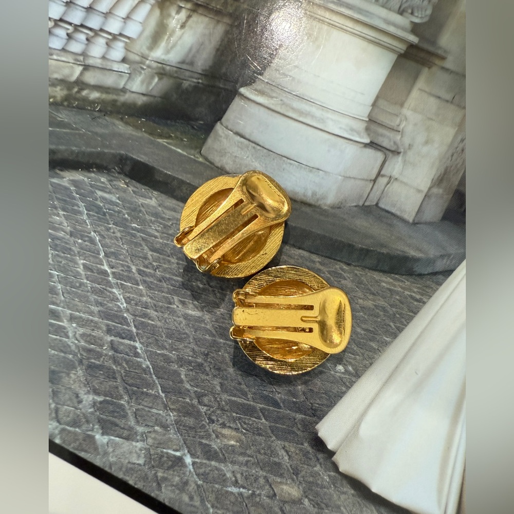 LOT 2286 24K gold plated CELINE vintage triomphe crystals clip on earrings - Picture 5 of 7